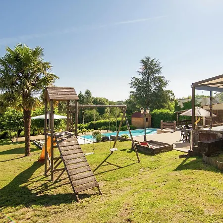 Сasa de vacaciones Cozy Holiday In With Swimming Pool La Roche-Chalais