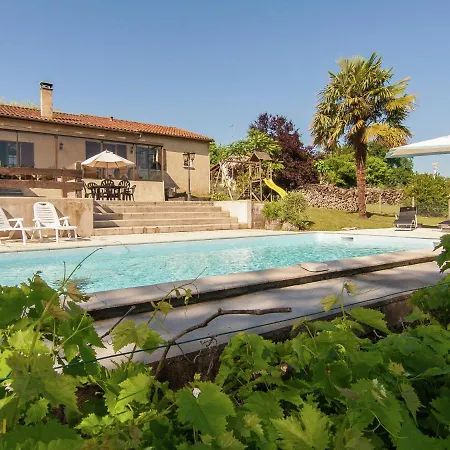 Сasa de vacaciones Cozy Holiday In With Swimming Pool La Roche-Chalais