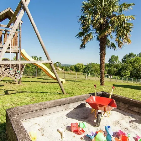 Сasa de vacaciones Cozy Holiday In With Swimming Pool